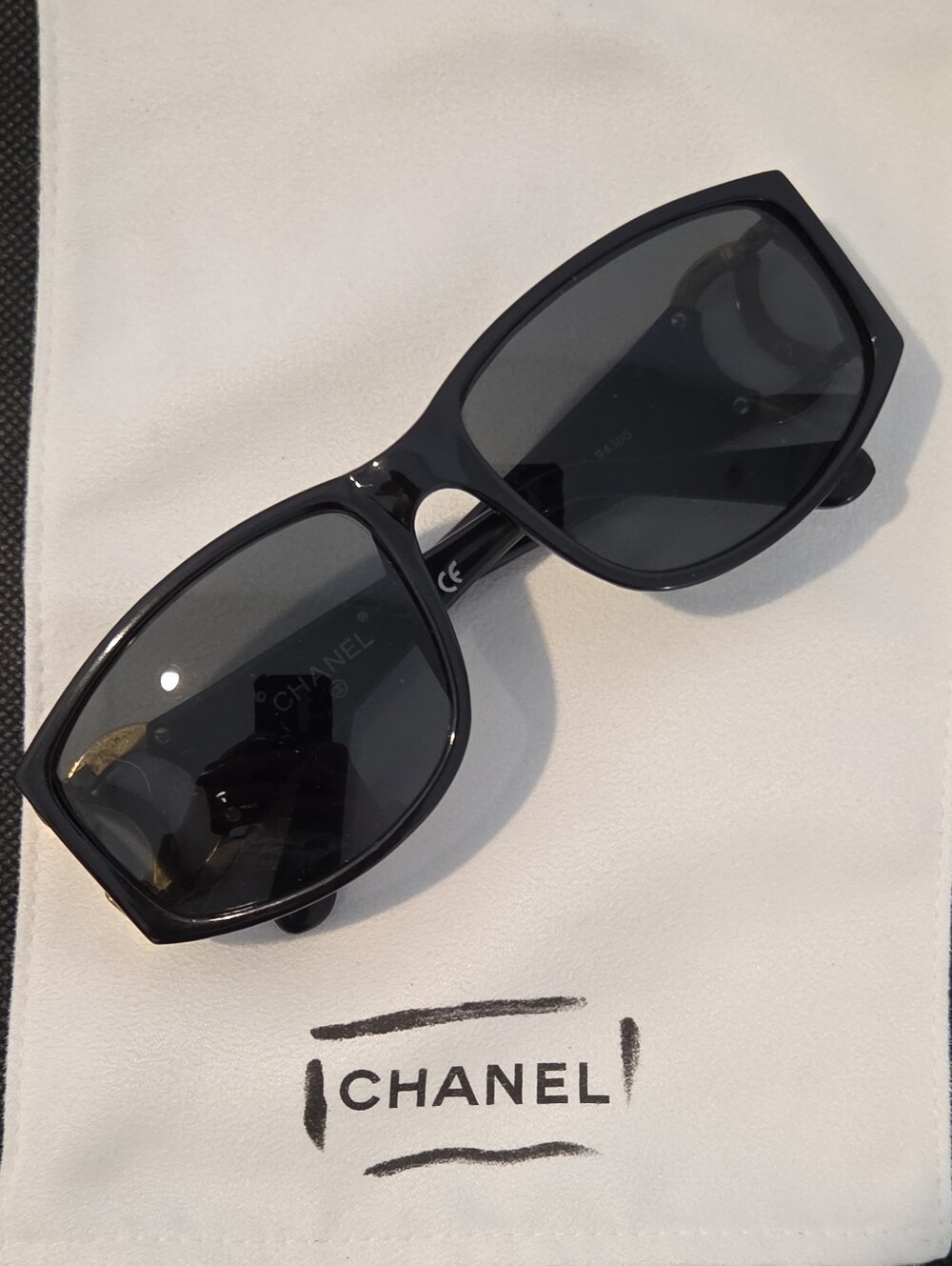 Vintage CHANEL 01450  Sunglasses Black Gold CC 90s Runway